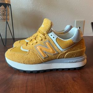 New Balance 574 Womens size 5.5, boys size 4, UK 3.5